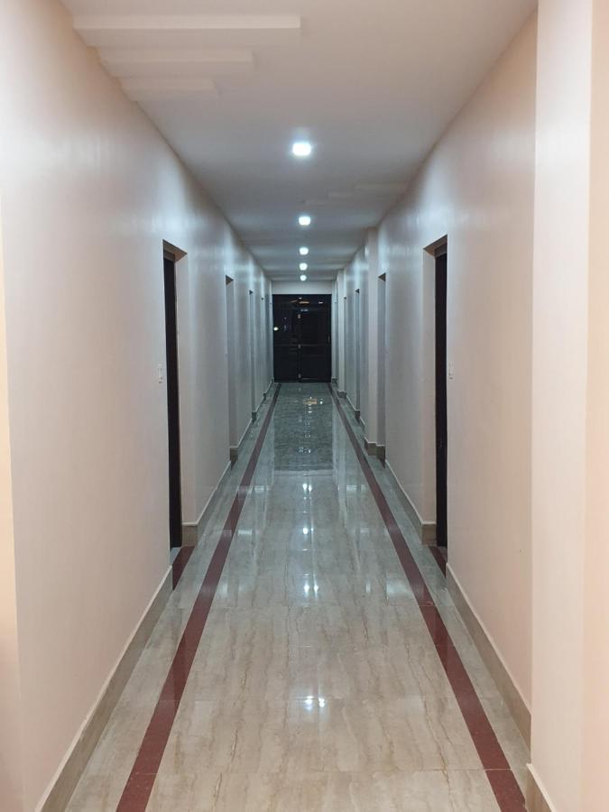 Sri Lakshmi Palace A/C Hotel Suluru Екстериор снимка