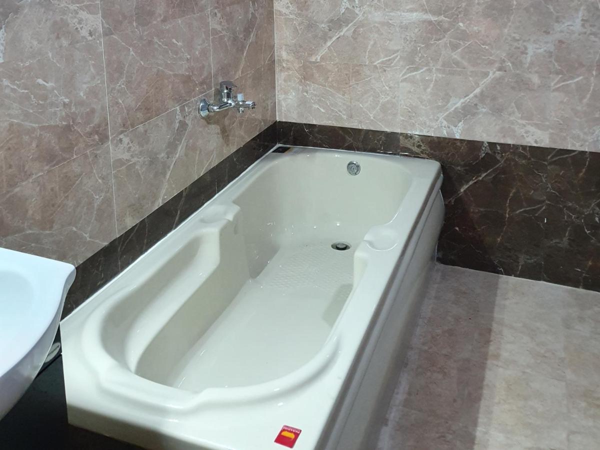 Sri Lakshmi Palace A/C Hotel Suluru Екстериор снимка