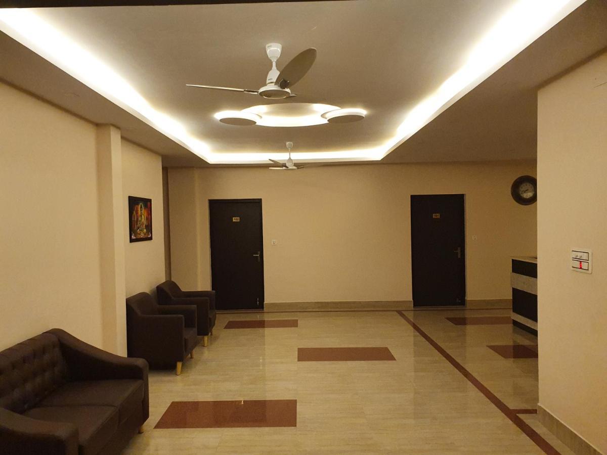 Sri Lakshmi Palace A/C Hotel Suluru Екстериор снимка